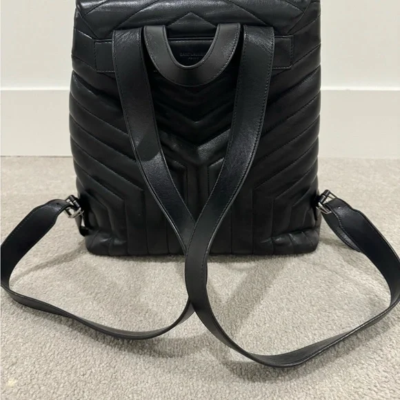 Beautiful YSL Medium Lou Lou backpack. - Picture 4 of 4